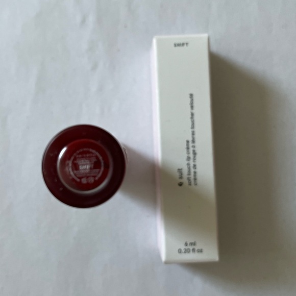Glossier G Suit Soft touch lip crème color SHIFT NIB - Picture 4 of 8